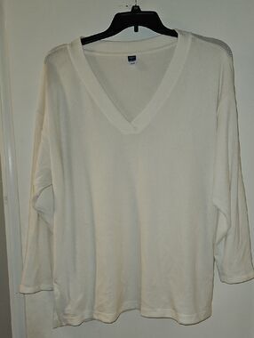 Old Navy White V-Neck Ribbed Long Sleeve Plush Top